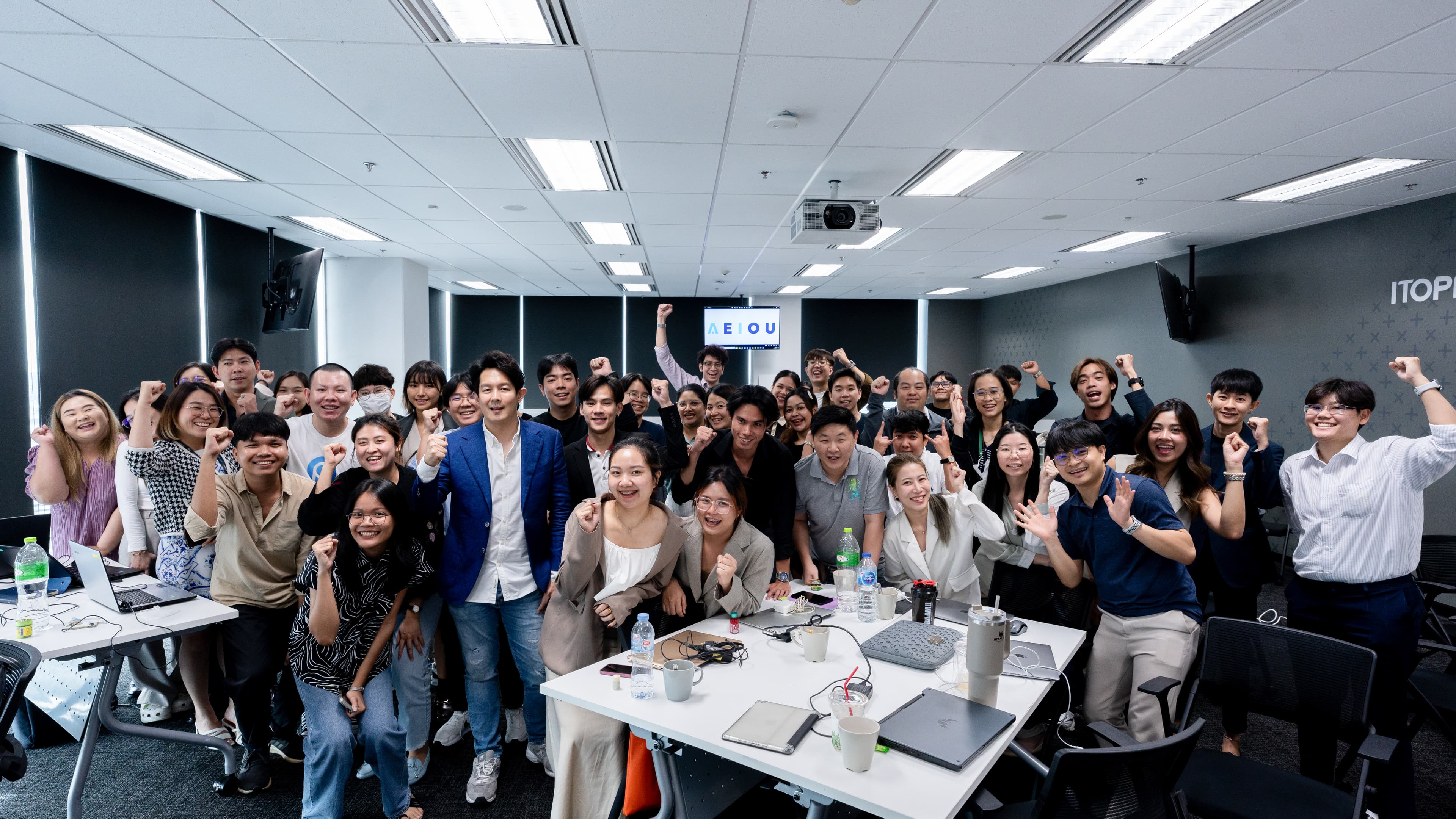 ITOPPLUS Team Photo 4